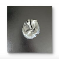 <div style="font-family: Arial, sans-serif; color:#2E2E2E; line-height:1.5;">   <strong>Deep Flux</strong><br>   Acryl, Formmedium auf Leinwand<br>   30 x 30 cm </div>